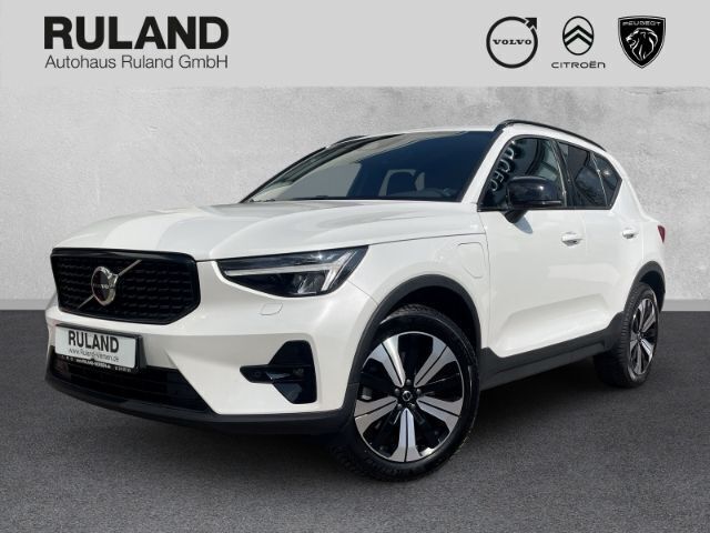 Weiss Gebraucht 2022 Volvo XC40 Plus SUV | 28.990 € (Fairer Preis) - Bild 1/4