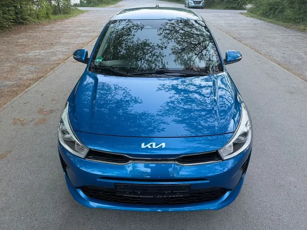 Używany Kia Rio Vision 84 KM (61 kW) 2022 Niebieski Sedan/Limuzyna