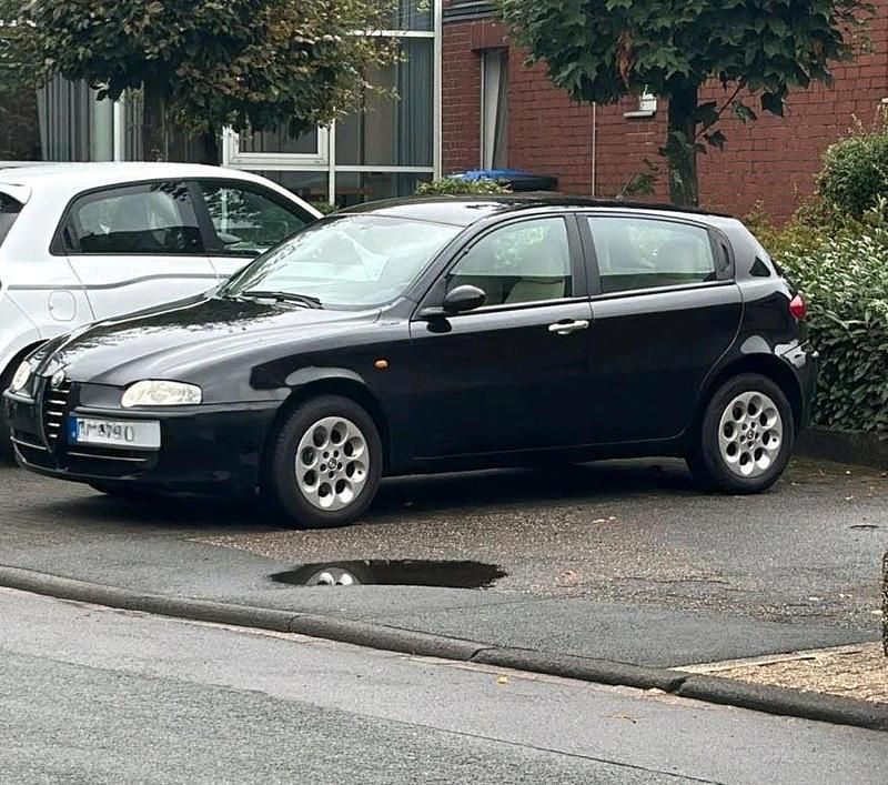 Schwarz Gebraucht 2004 Alfa Romeo 147 Kleinwagen | 2.350 € (Fairer Preis) - Bild 1/4