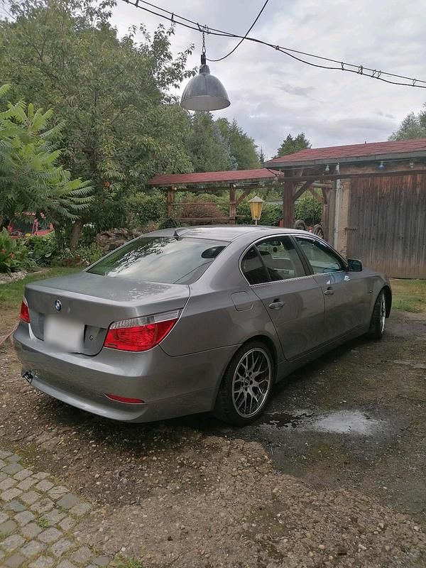 Gebraucht BMW 523 177 PS (130 kW) 2005 Grau Limousine