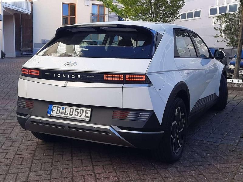Gebraucht Hyundai Ioniq 5 125 kW (170 PS) 2023 Atlas white(saw) SUV