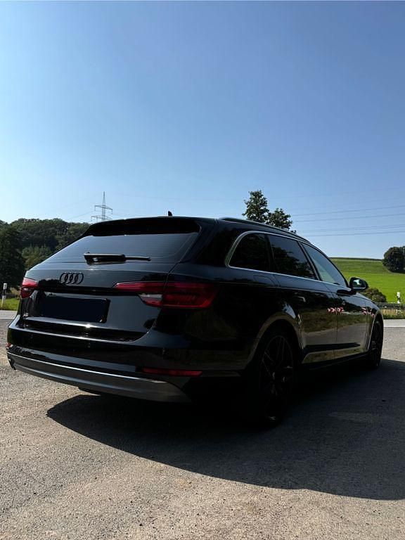 Gebraucht Audi A4 Comfort 150 PS (110 kW) 2017 Schwarz Kombi