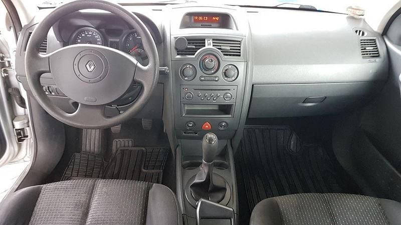 Gebraucht Renault Mégane II Authentique 98 PS (72 kW) 2005 Silber Limousine