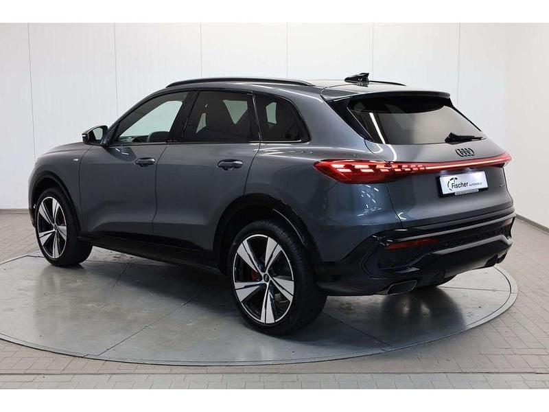 Uusi Audi Q5 Edition .1 204 HP (150 kW) 2025 Harmaa Katumaasturi