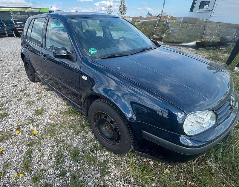 Gebraucht VW Golf IV 100 PS (73 kW) 2001 Blau Kleinwagen