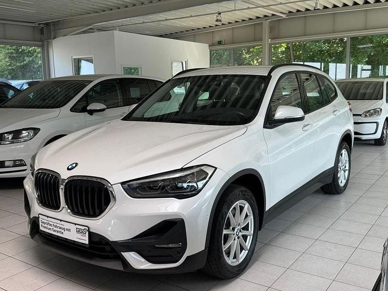 Weiß Gebraucht 2022 BMW X1 Advantage SUV | 22.500 € (Superpreis) - Bild 1/4