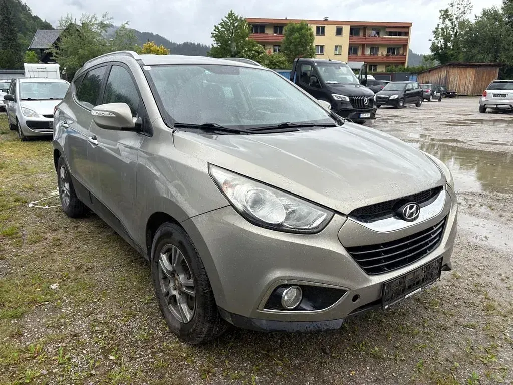 Gebraucht Hyundai ix35 Premium 163 PS (119 kW) 2010 Silber SUV