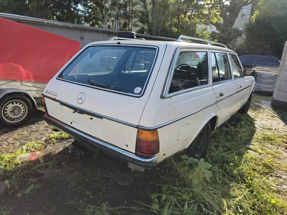 Gebraucht Mercedes 240 72 PS (52 kW) 1979 Weiß Kombi