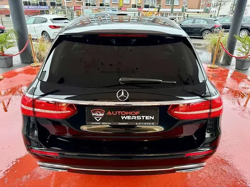 Gebraucht Mercedes E220 Avantgarde 194 PS (142 kW) 2019 Schwarz Kombi