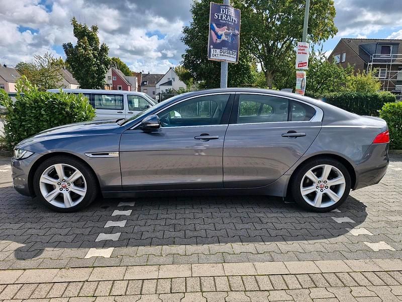 Gebraucht Jaguar XE Prestige 180 PS (132 kW) 2016 Grau Limousine