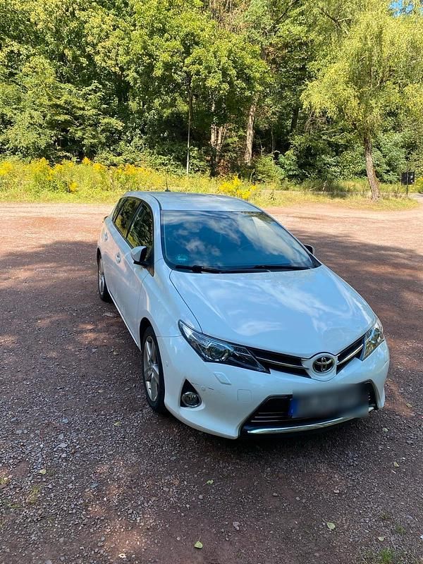 Weiß Gebraucht 2014 Toyota Auris Kombi | 9.000 € (Fairer Preis) - Bild 1/4