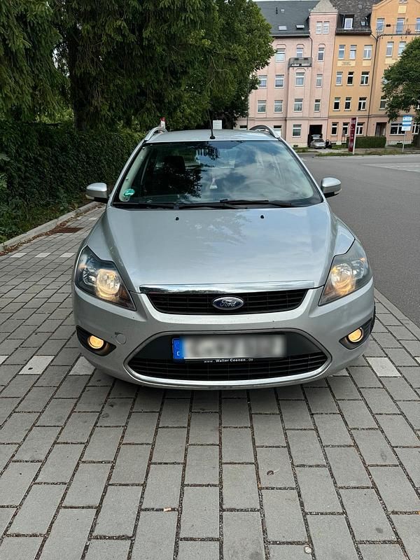 Silber Gebraucht 2011 Ford Focus Kombi | 2.599 € (Fairer Preis) - Bild 1/4