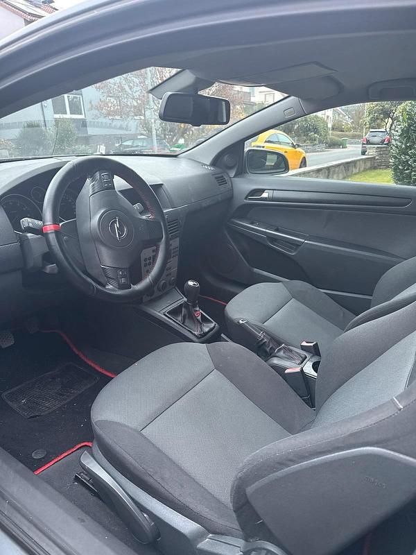 Gebraucht Opel Astra GTC 105 PS (77 kW) 2007 Grau Coupé