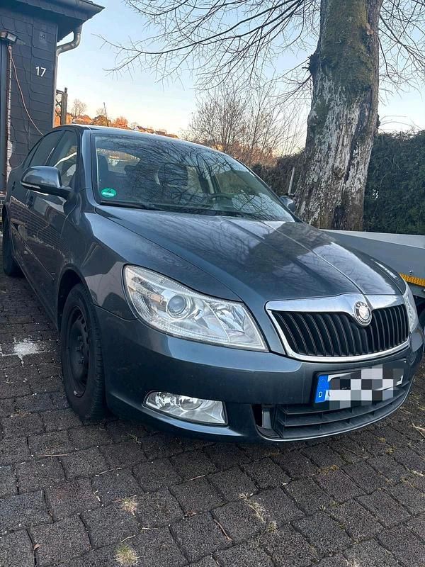 Gebraucht Skoda Octavia 90 PS (66 kW) 2011 Grau Limousine