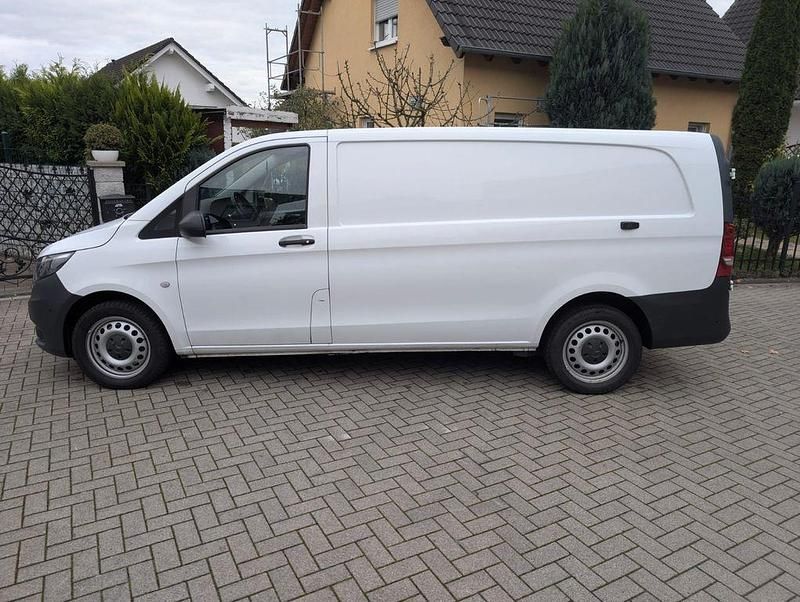 Weiß Gebraucht 2021 Mercedes Vito Van / Kleinbus | 24.900 € (Superpreis) - Bild 1/4