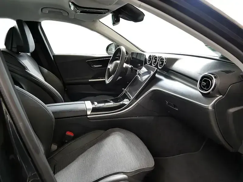 Gebraucht Mercedes C300 Avantgarde 265 PS (194 kW) 2023 Grau Limousine