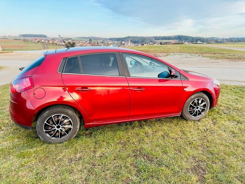 Rot Gebraucht 2008 Fiat Bravo Sport Kleinwagen | 790 € (Superpreis) - Bild 1/4