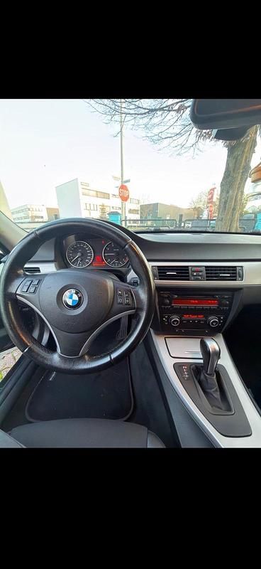 Gebraucht BMW 320 150 PS (110 kW) 2007 Grau Limousine