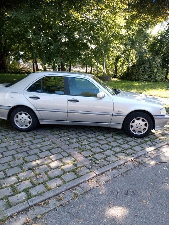 Silber Gebraucht 1998 Mercedes C180 Classic Limousine | 2.499 € (Superpreis) - Bild 1/4