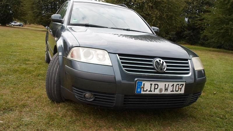 Grau Gebraucht 2002 VW Passat Highline Kombi | 850 € (Superpreis) - Bild 1/4