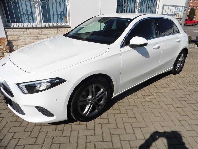 Polarweiss Gebraucht 2019 Mercedes A200 Kleinwagen | 23.950 € (Fairer Preis) - Bild 1/4