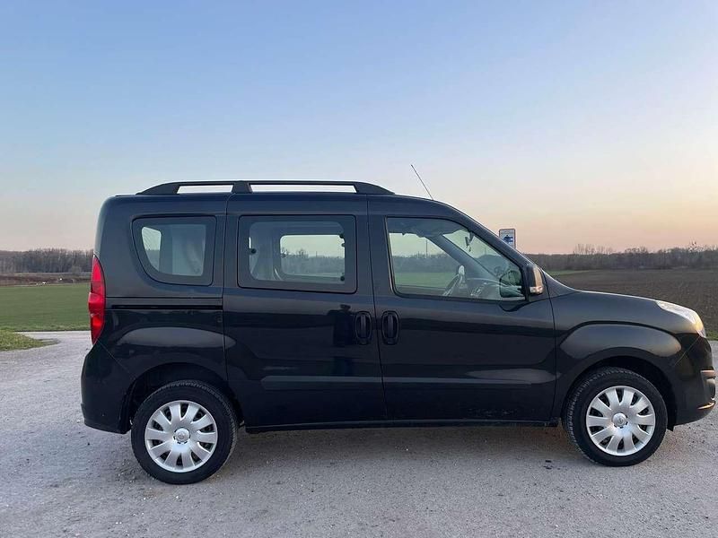 Gebraucht Opel Combo 95 PS (69 kW) 2013 Schwarz Van / Kleinbus