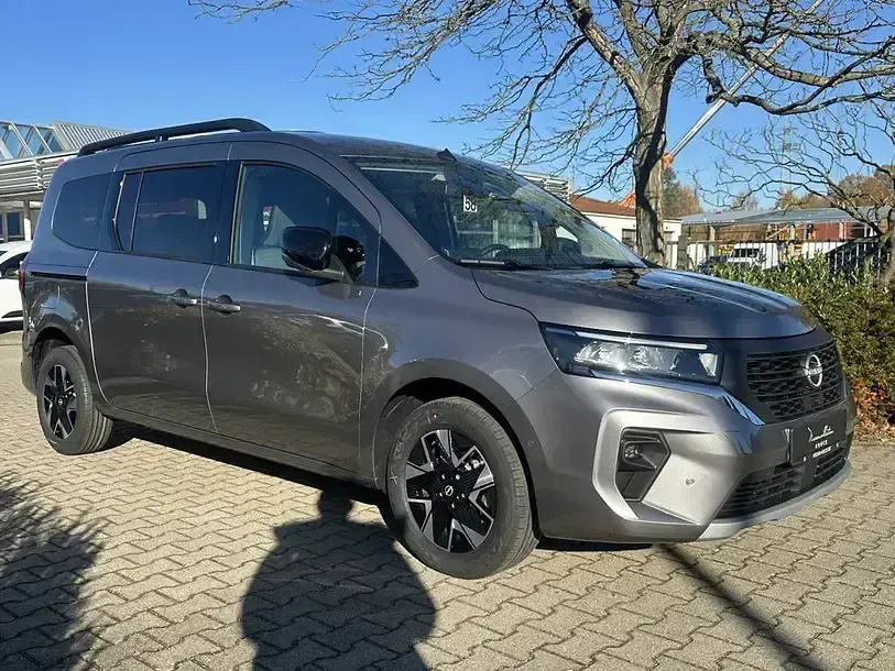 Neu Nissan Townstar 360º 131 PS (96 kW) 2025 Grau Kombi