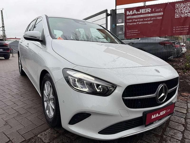 Silber Gebraucht 2023 Mercedes 200 Limousine | 25.990 € (Superpreis) - Bild 1/3