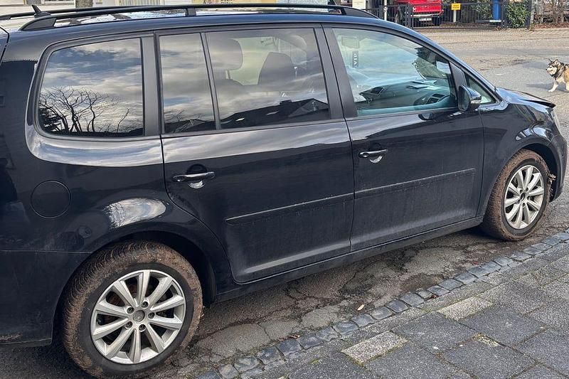 Gebraucht VW Touran Comfortline 105 PS (77 kW) 2012 Schwarz Van / Kleinbus