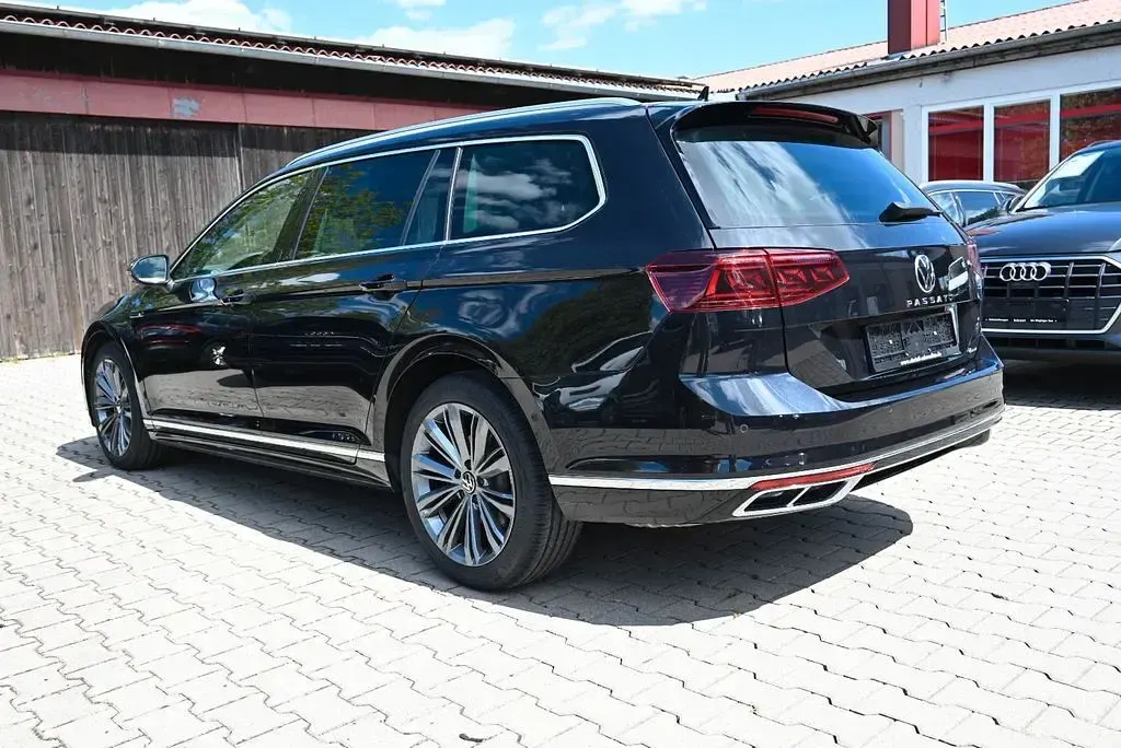 Gebraucht VW Passat R 200 PS (147 kW) 2023 Schwarz Kombi