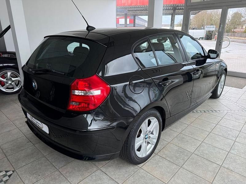 Gebraucht BMW 118 Advantage 143 PS (105 kW) 2011 Schwarz Kleinwagen