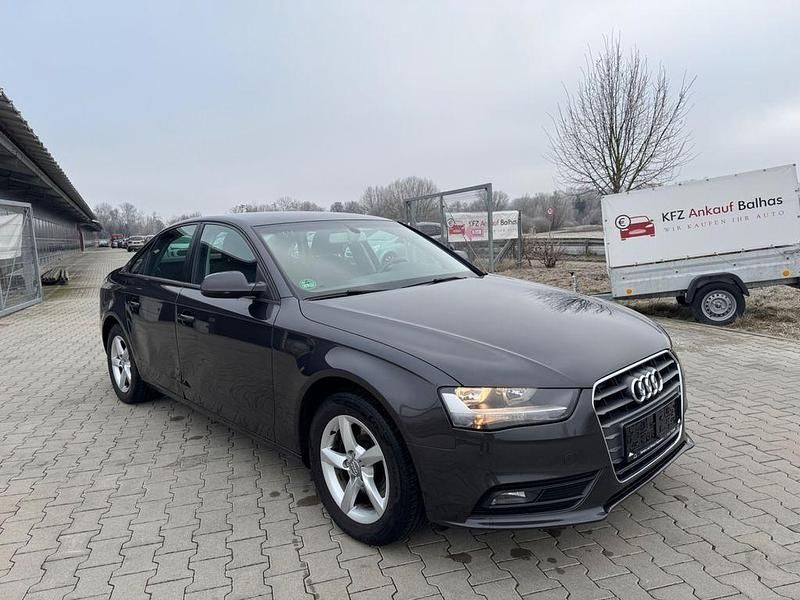 Grau Gebraucht 2013 Audi A4 Attraction Limousine | 7.300 € (Guter Preis) - Bild 1/4