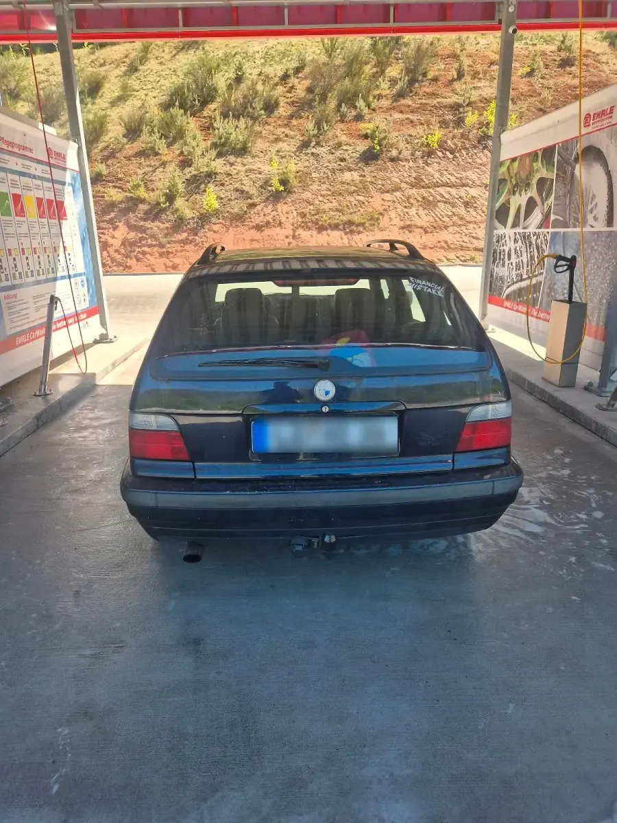 Gebraucht BMW 320 150 PS (110 kW) 1998 Blau Kombi