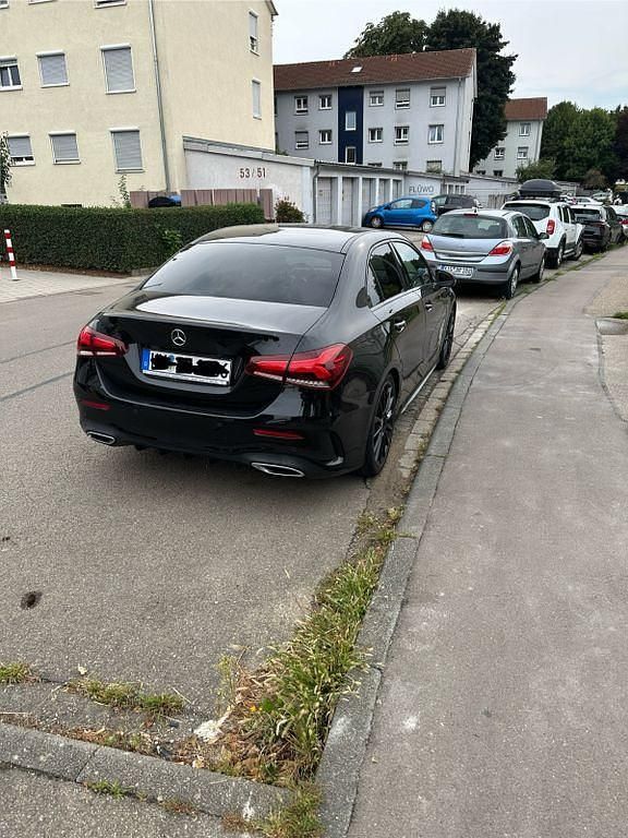 Schwarz Gebraucht 2019 Mercedes A200 AMG Limousine | 23.500 € (Fairer Preis) - Bild 1/4