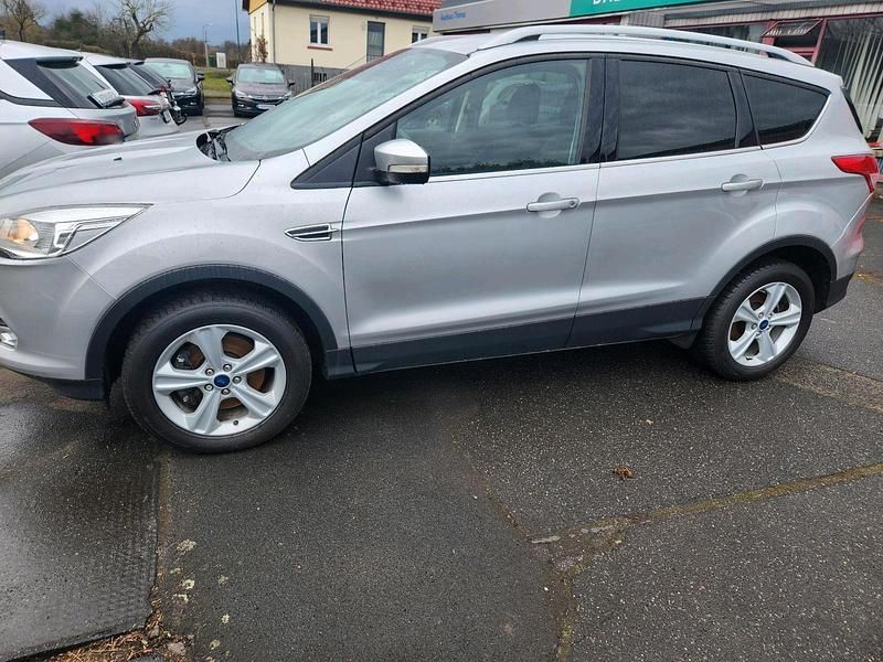 Gebraucht Ford Kuga 150 PS (110 kW) 2016 Silber SUV