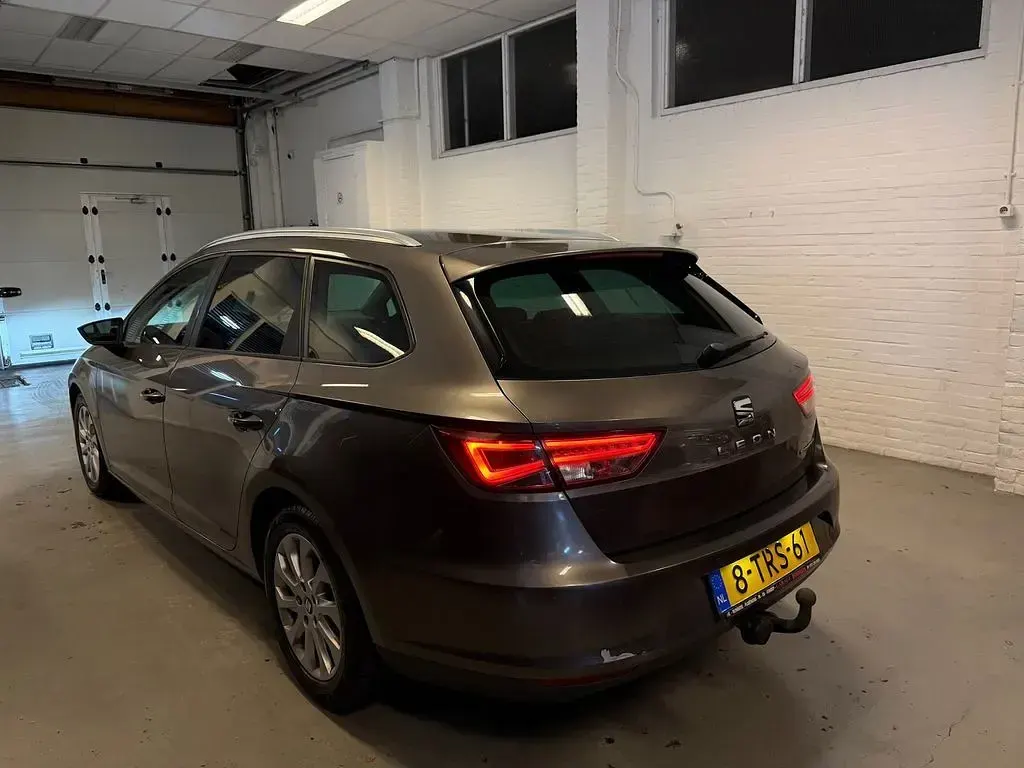 Używany Seat Leon ST Style 110 KM (80 kW) 2014 Szary Kombi