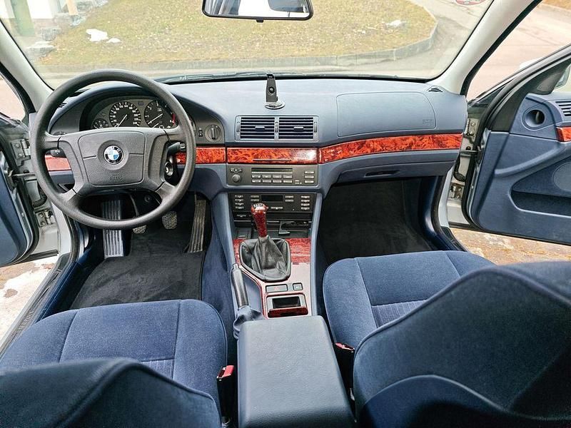 Gebraucht BMW 525 Basis 143 PS (105 kW) 1997 Silber Limousine