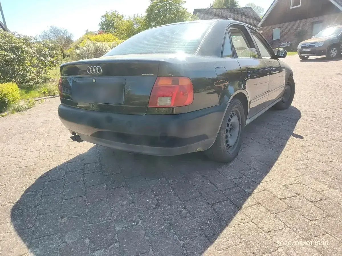 Second-hand Audi A4 150 CP (110 kW) 1994 Negru Berlinǎ