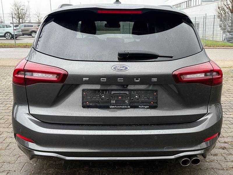 Gebraucht Ford Focus ST-Line 120 PS (88 kW) 2022 Grau Limousine