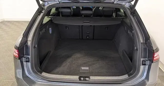 Gebraucht VW Passat R-line 150 PS (110 kW) 2025 Grau metallic Kombi