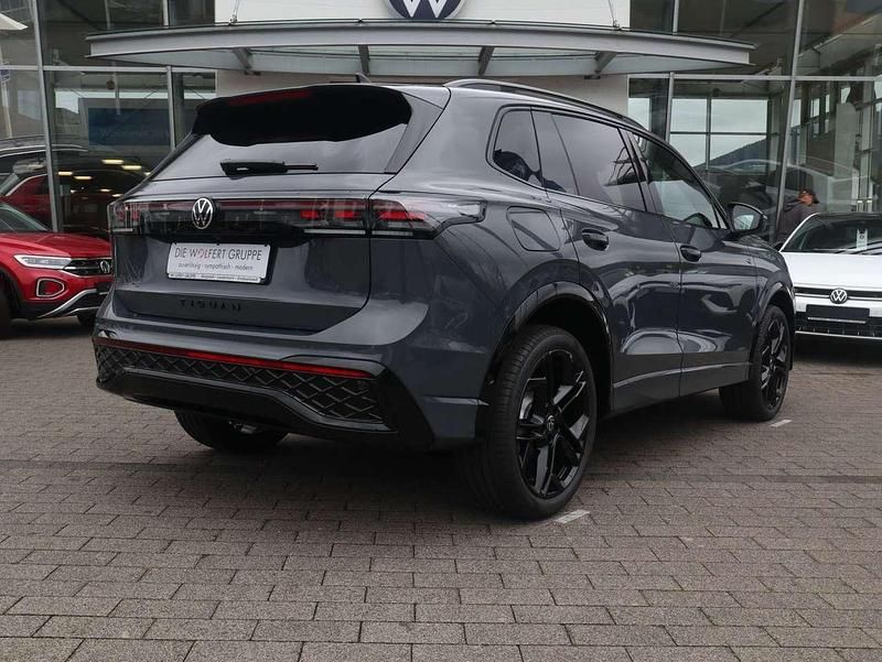 Neu VW Tiguan R-line 193 PS (141 kW) 2025 Delfingrau metallic SUV