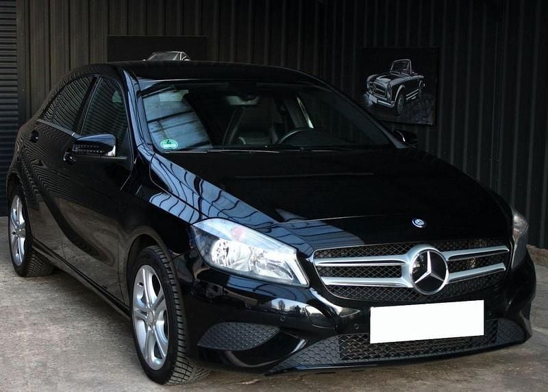 Gebraucht Mercedes A180 109 PS (80 kW) 2012 Schwarz Limousine