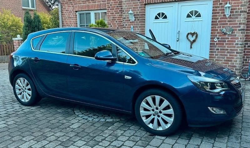 Blau Gebraucht 2010 Opel Astra Kombi | 6.499 € (Teuer) - Bild 1/4