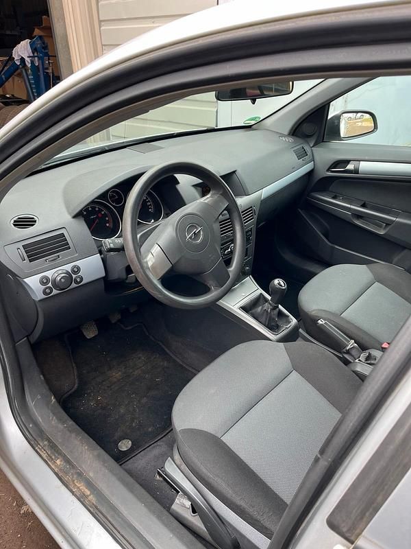 Gebraucht Opel Tigra 90 PS (66 kW) 2007 Schwarz Cabrio