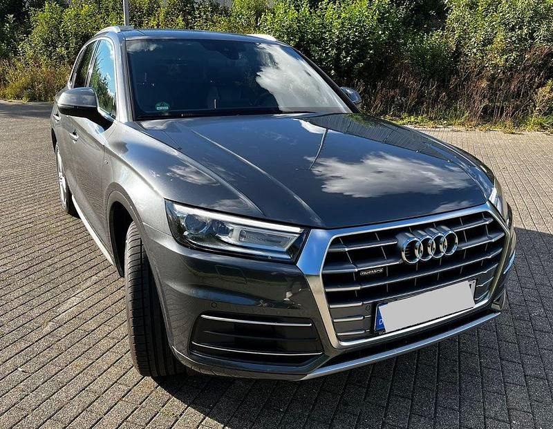 Grau Gebraucht 2019 Audi Q5 S-Line SUV | 29.790 € (Superpreis) - Bild 1/4