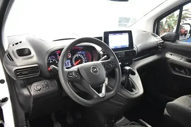 Używany Opel Combo 131 KM (96 kW) 2020 Biały Minivan