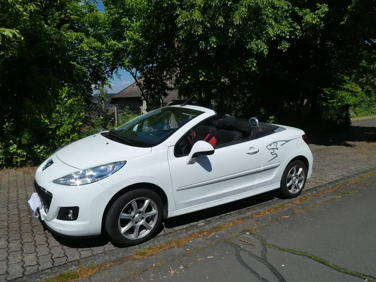 Gebraucht Peugeot 207 CC Urban Move 120 PS (88 kW) 2011 Weiß Cabrio