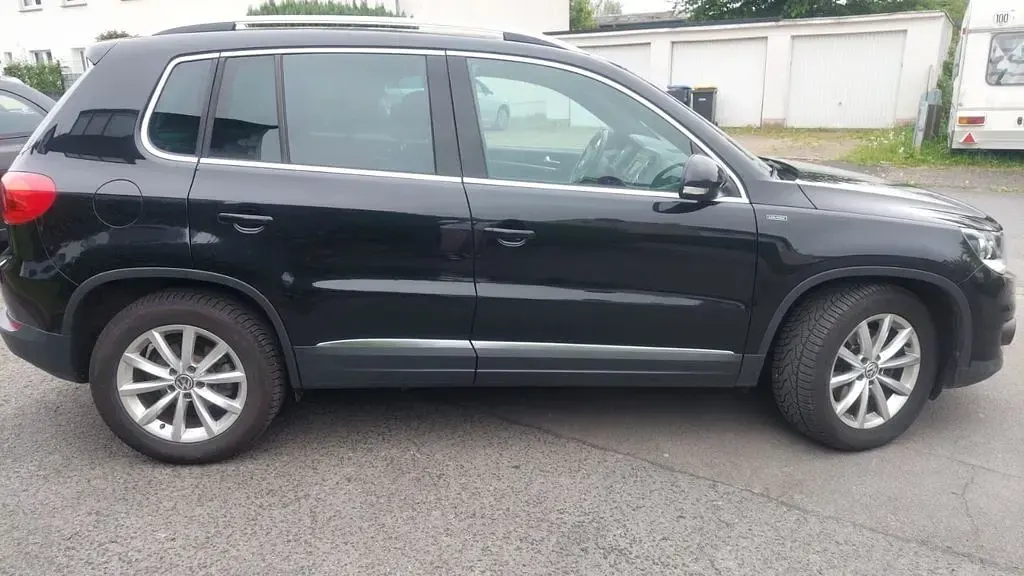 Gebraucht VW Tiguan LOUNGE 125 PS (91 kW) 2016 Schwarz SUV