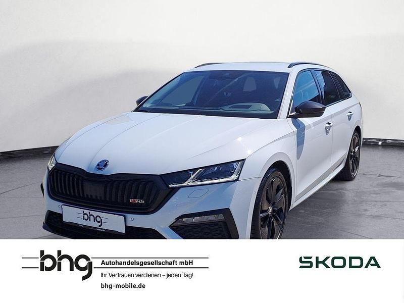 Moonweiß perleffekt/moonweis Gebraucht 2022 Skoda Octavia RS Kombi | 31.430 € (Fairer Preis) - Bild 1/4