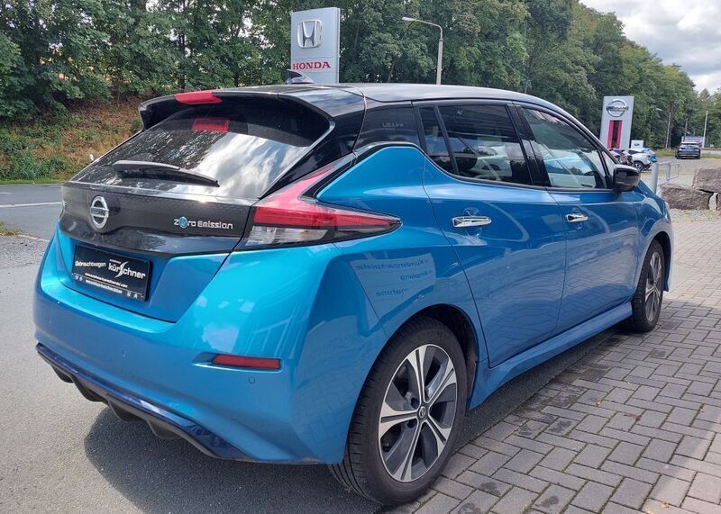 Gebraucht Nissan Leaf 110 kW (150 PS) 2021 Vivid blue m/black p Kleinwagen